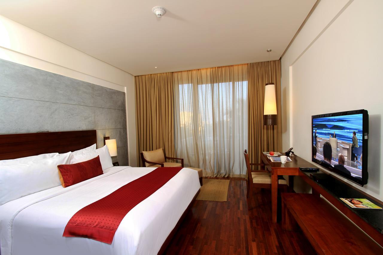 Holiday Inn & Suites Bengaluru Whitefield Bangalore Exterior foto
